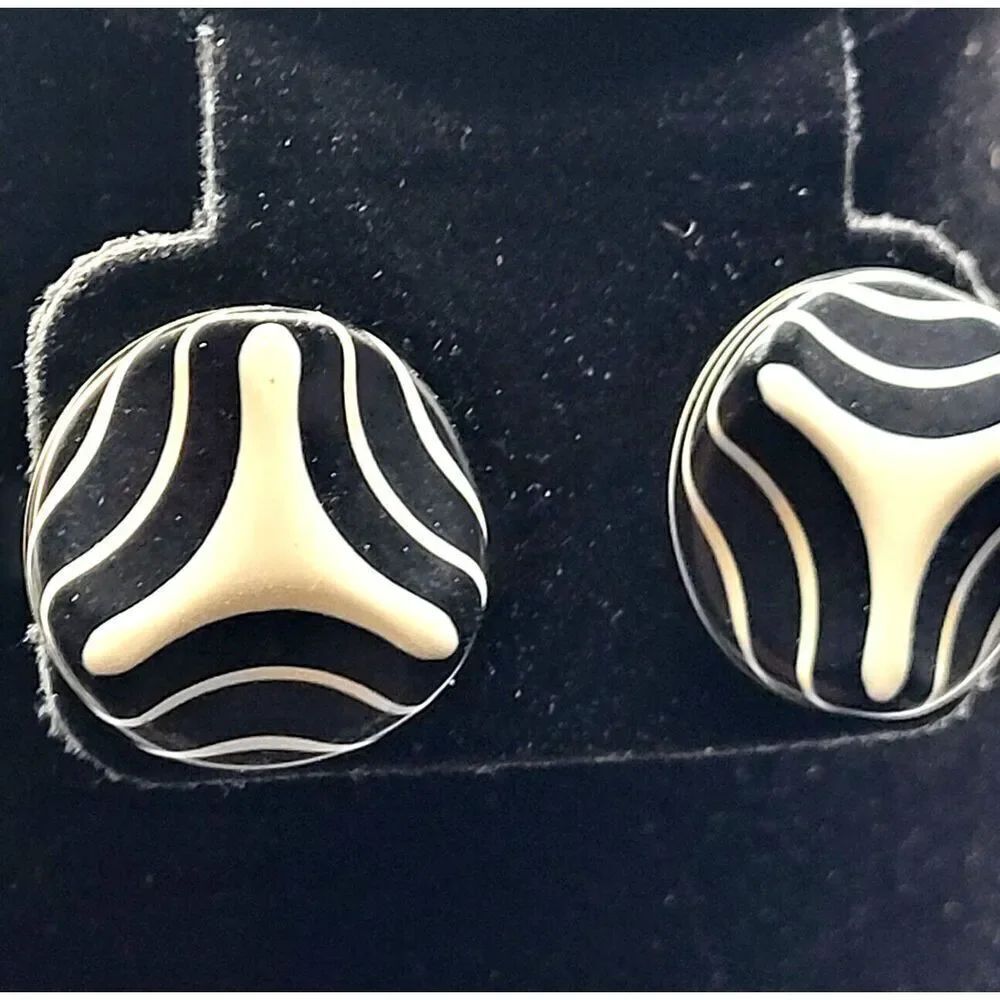 Vintage 80s Hypo-Allergenic Black and White Acrylic Stud Earrings 1in